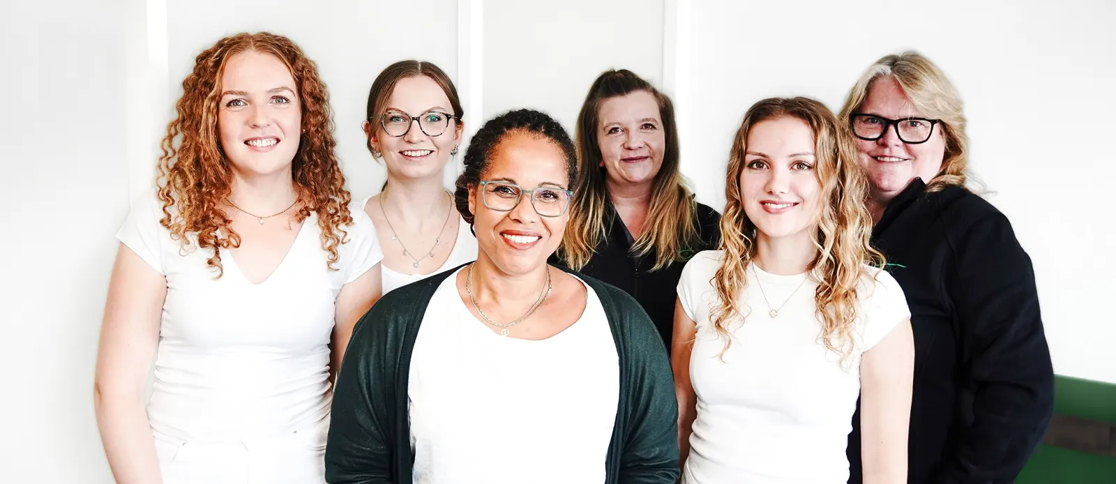 Das Team von Augen Hürth 2026: Sally-Marie-Schmitz, Sophie Thelen, Dr. med. Helen D. Ayertey, Christiane Neuzerling, Marie-Louise Wenzel und Anita Schlösser (von links nach rechts)